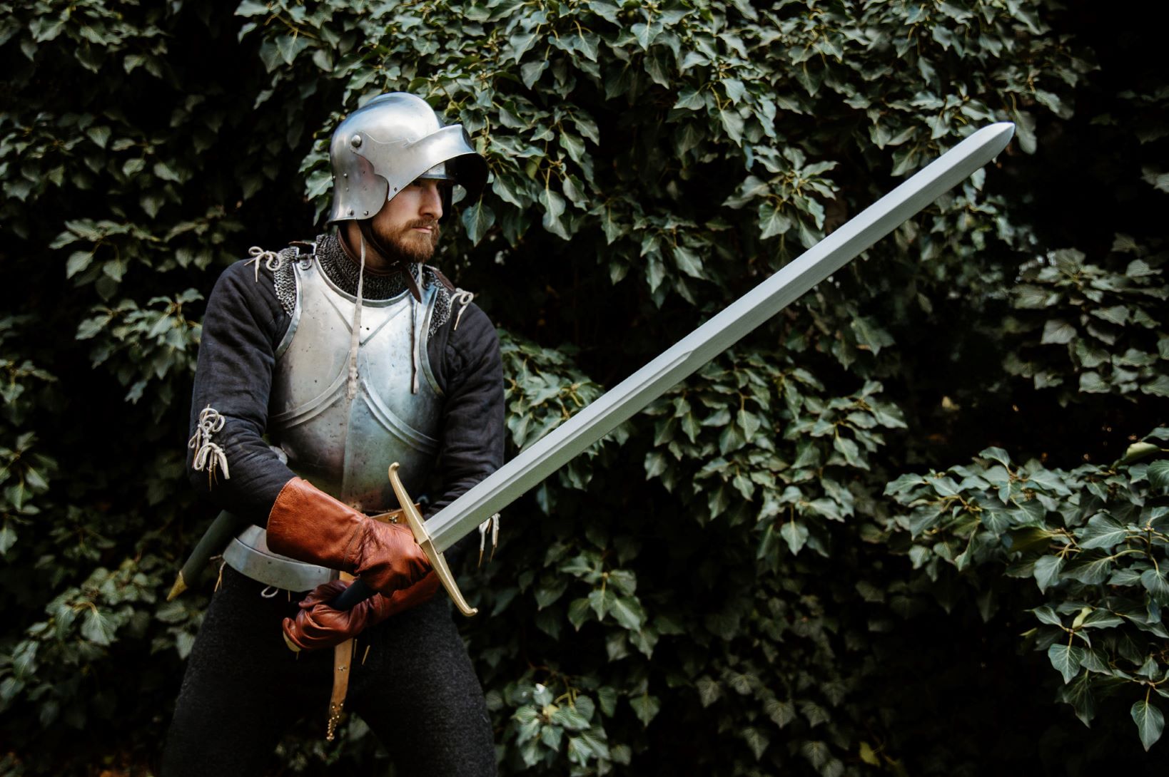 Hand and a Half Swords – FakeSteel Armory